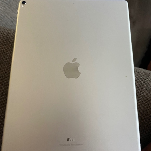 Ipad - Picture 1 of 3